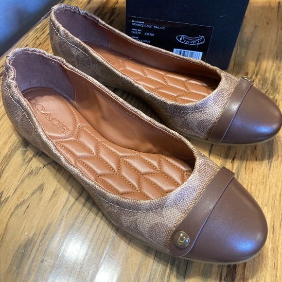 Coach Ballet Flats Brand New in Box - Picture 1 of 4